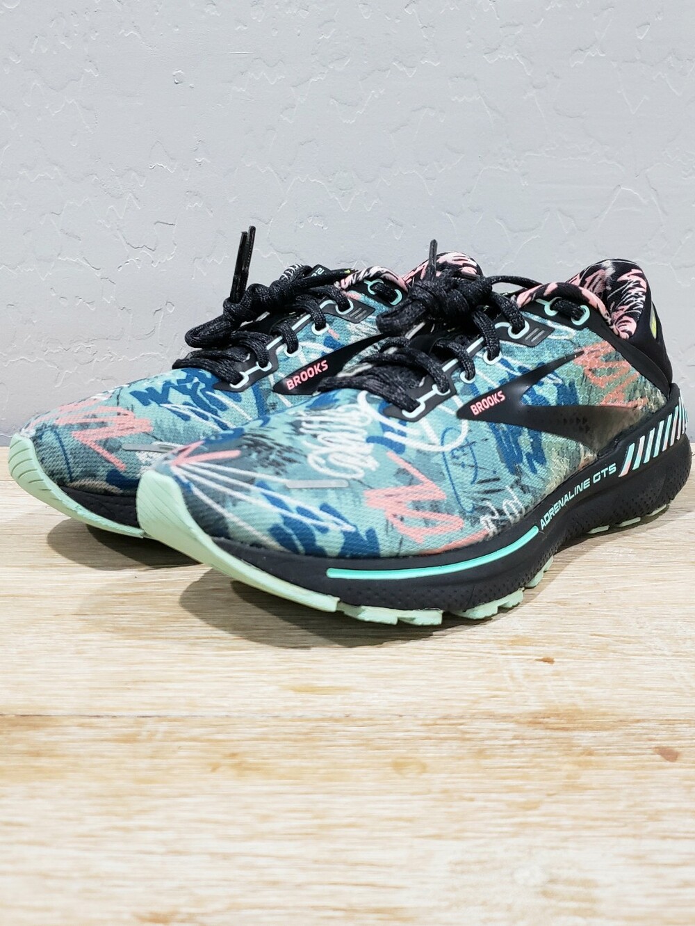 BROOKS Women's Adrenaline GTS 22 "Tag" Graffiti Running Shoes (9.5M) Aqua/Black